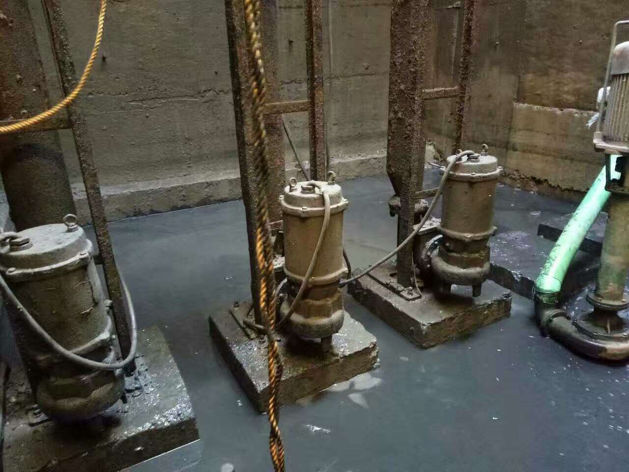 延津污水池清理