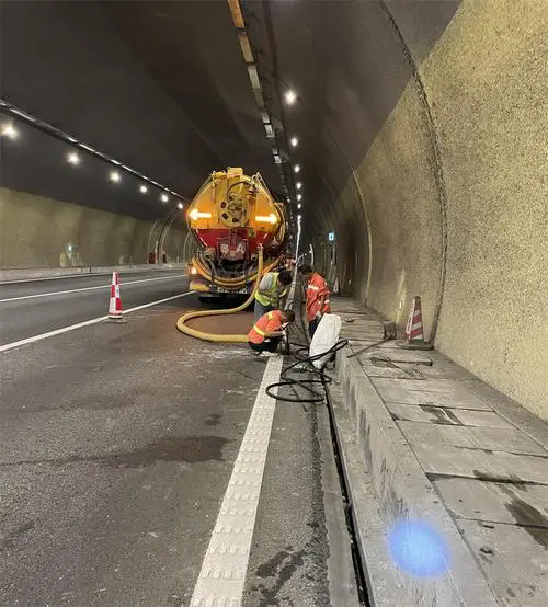 延津隧道排水渠清淤